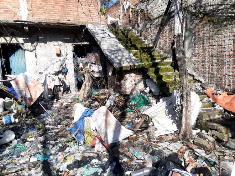 Toneladas de basura en casa del Realito 