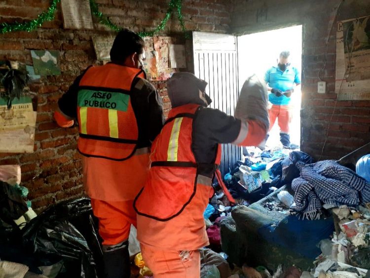 Toneladas de basura en casa del Realito 