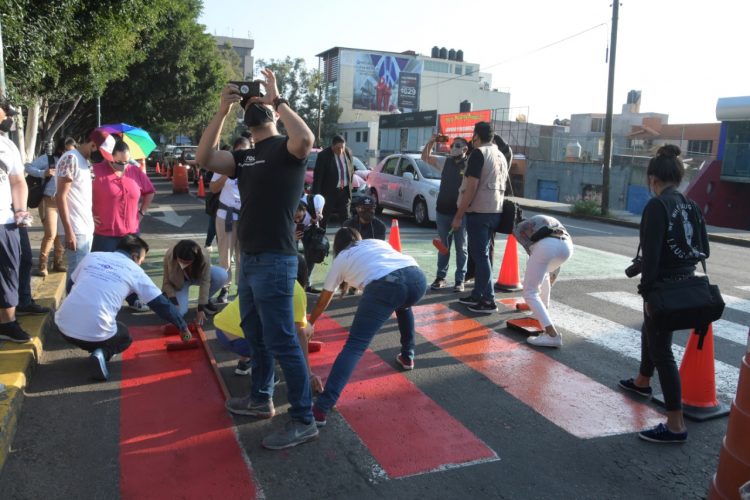 Gobierno De Morelia Visibiliza La Diversidad Sexual, Con Pinta Simbólica De Cruce Peatonal