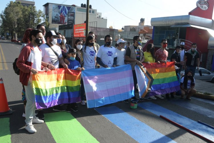 Gobierno De Morelia Visibiliza La Diversidad Sexual, Con Pinta Simbólica De Cruce Peatonal