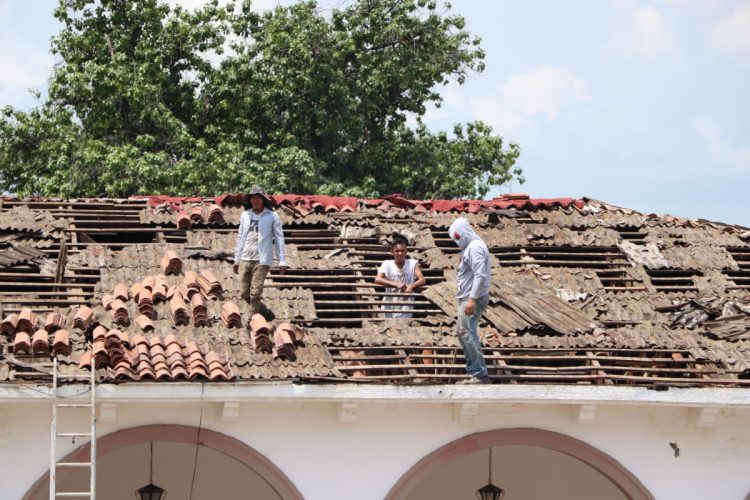 Tunean Edificios Públicos En Apatzingán