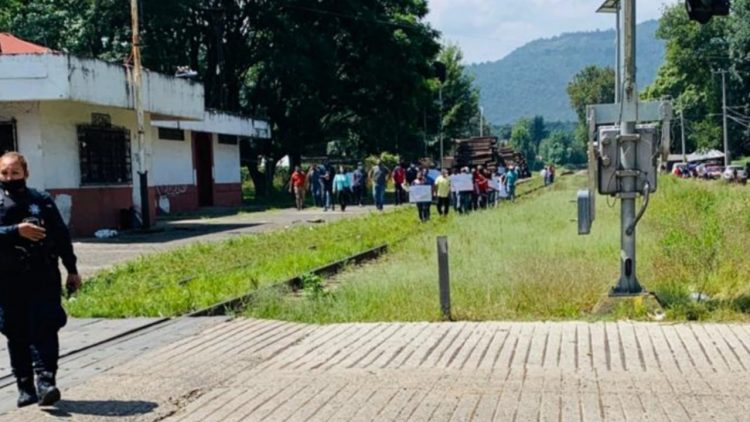 CNTE Vuelve A Tomar Vías Del Tren En Michoacán