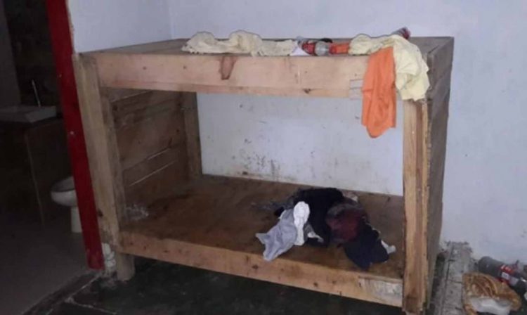 Pasa En México: Abuelito Fue Encerrado En Una Caja De Madera Por Su Propia Hija  