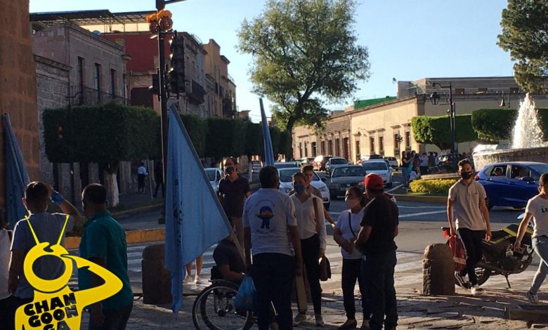 Poco a poco comienzan a llegar personas a la Calzada Fray Antonio de San Miguel en la ciudad de Morelia para sumarse a la Caravana por la Vida, como parte de las acciones digitales Provida Michoacán.