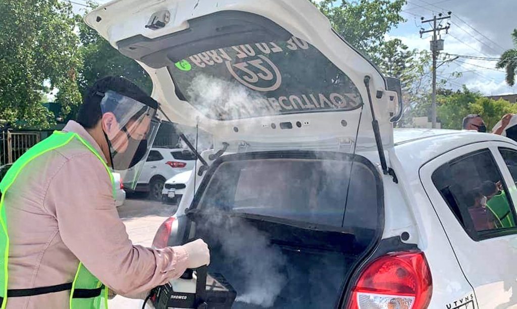 PRI Desinfecta Taxis Con Máquinas De Humo Pa´ Fiestas 