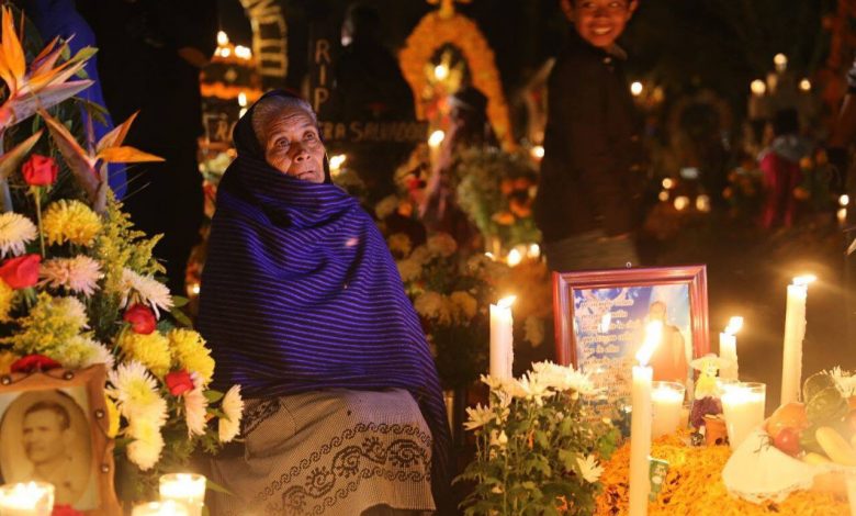 Este año, debido a la epidemia por el COVID-19 se suspende el tradicional Tianguis Artesanal que con motivo de la Noche de Muertos se celebra en el pueblo mágico de Pátzcuaro.