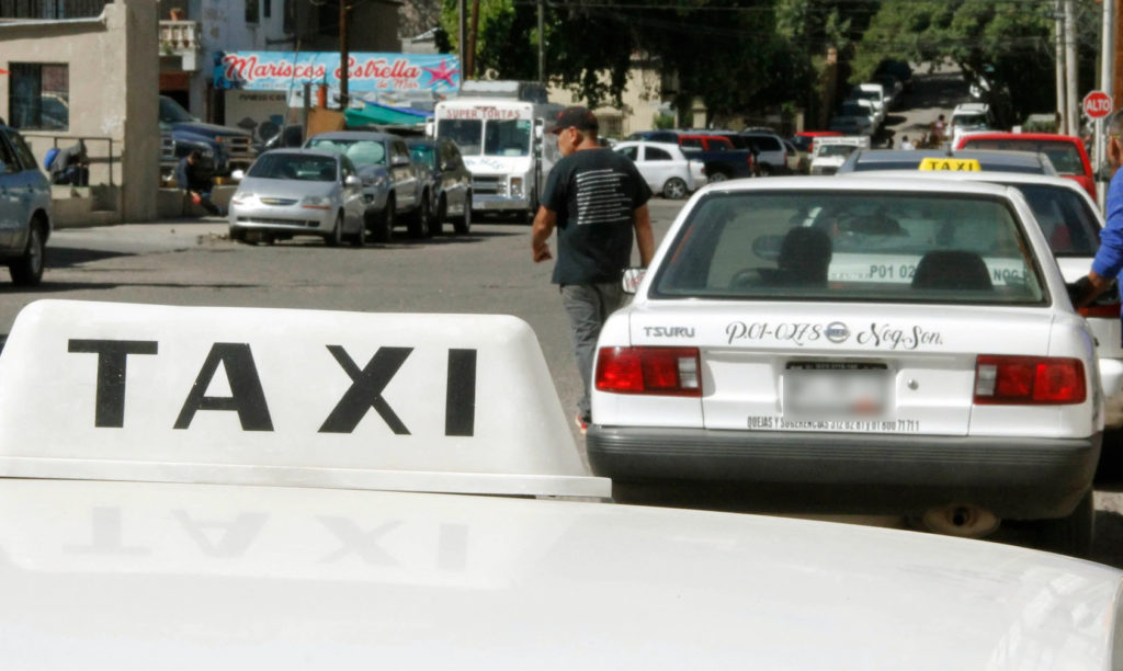 Michoacán Taxi Le Cierra El Paso A Camioneta Y Secuestra A Padre De  Familia; Hay Tres Detenidos –  – Noticias de última hora, con  un toque acidito