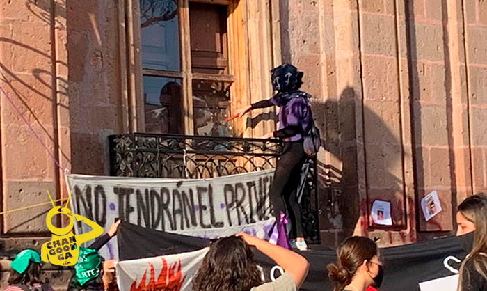 Morelia Feministas Rompen Cristales Y Pintan Muros De Palacio De Gobierno Changoonga Com