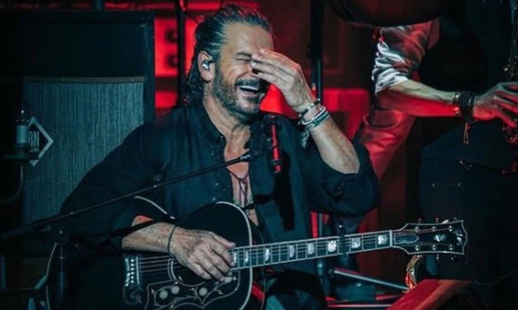 OMG! Chava Se Quita Ropa En Concierto De Ricardo Arjona Mientras Canta  “Desnuda” –  – Noticias de última hora, con un toque acidito