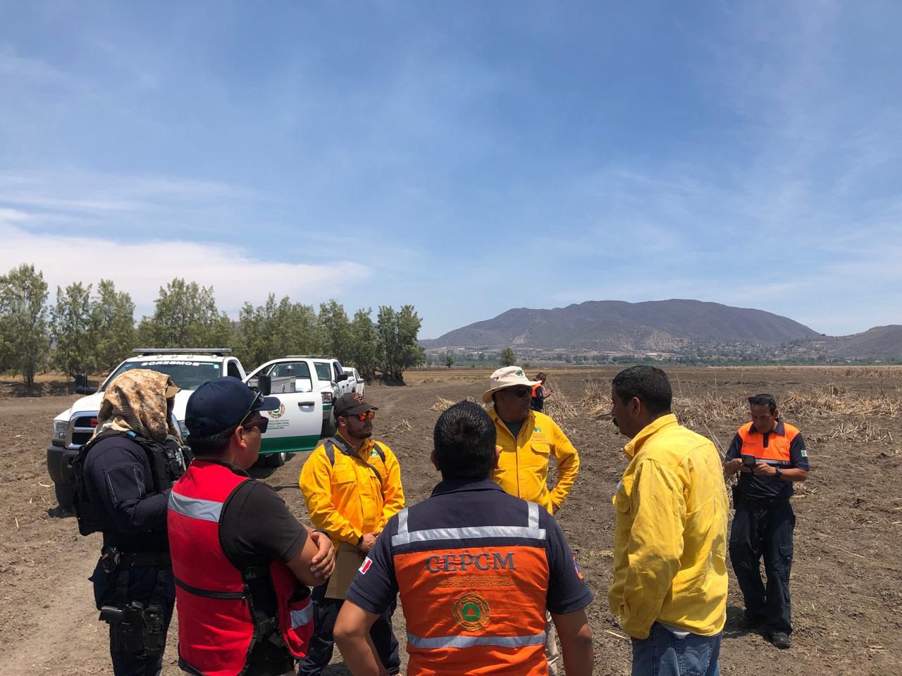 Michoac N Brigadistas Apagan Quemaz N En Santa Ana Maya Changoonga Com Noticias De Ltima