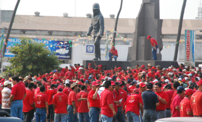 Respaldan mineros de cinco países la huelga en ArcelorMittal de Michoacán